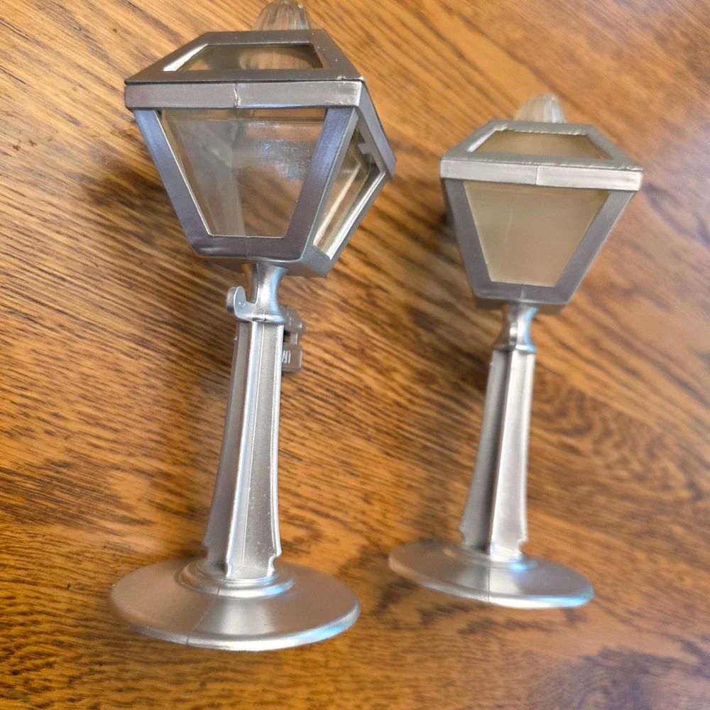 Vintage 1950s Street Lamp Salt and‎ Pepper Shakers Silver Lantern Gas Light Set